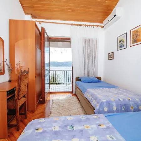 Waterfront Stipe I Starigrad Paklenica